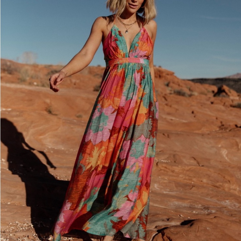 NWOT- Stunning,Vibrant Floral Halter Dress - Picture 4 of 12